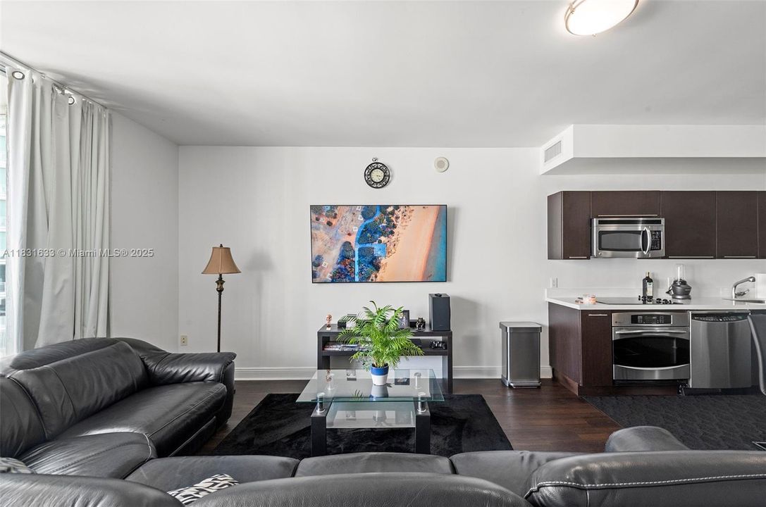 Recently Sold: $438,500 (1 beds, 1 baths, 846 Square Feet)