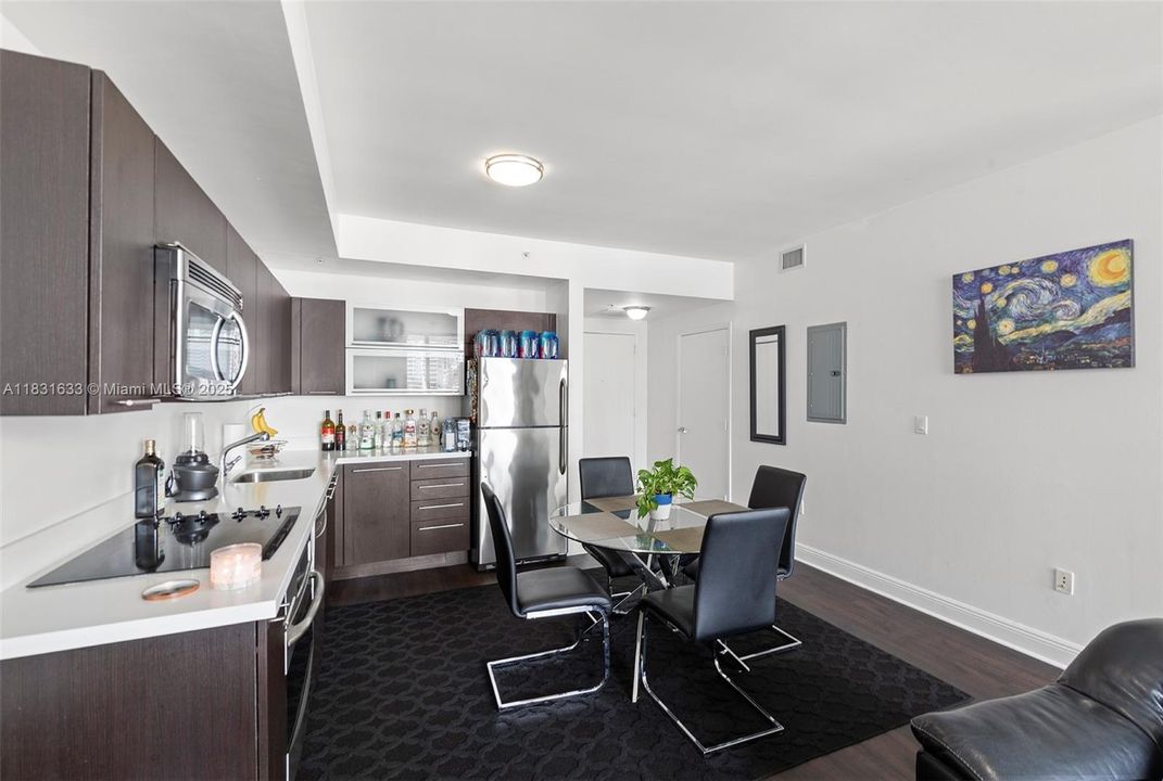 Recently Sold: $438,500 (1 beds, 1 baths, 846 Square Feet)