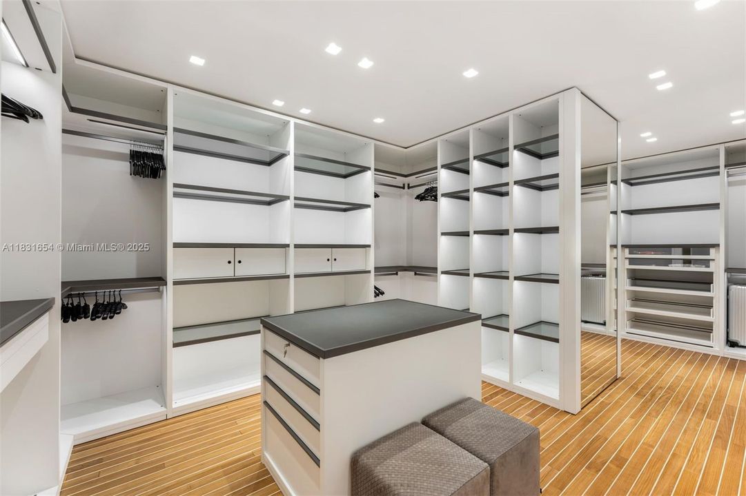 For Sale: $29,995,000 (5 beds, 6 baths, 6726 Square Feet)