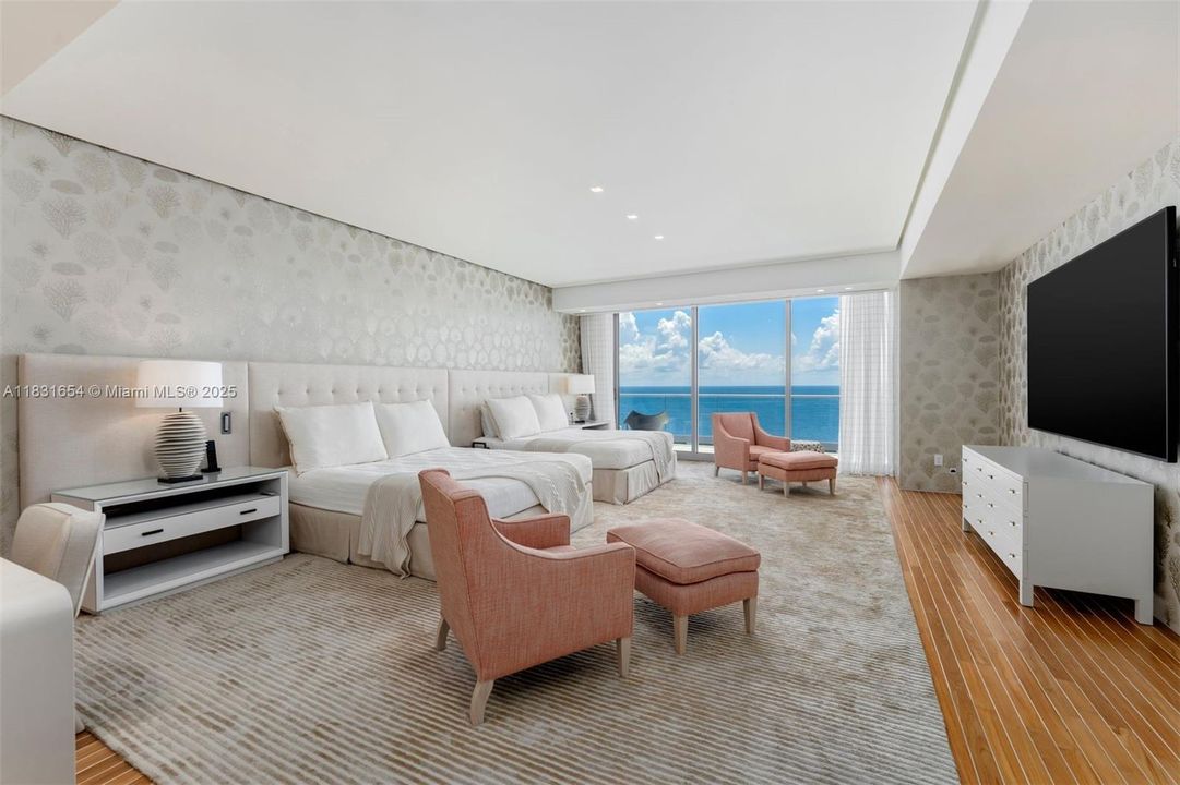 For Sale: $29,995,000 (5 beds, 6 baths, 6726 Square Feet)