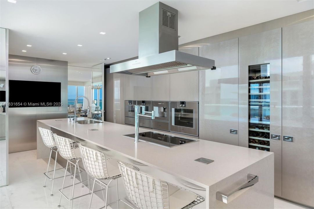 For Sale: $29,995,000 (5 beds, 6 baths, 6726 Square Feet)