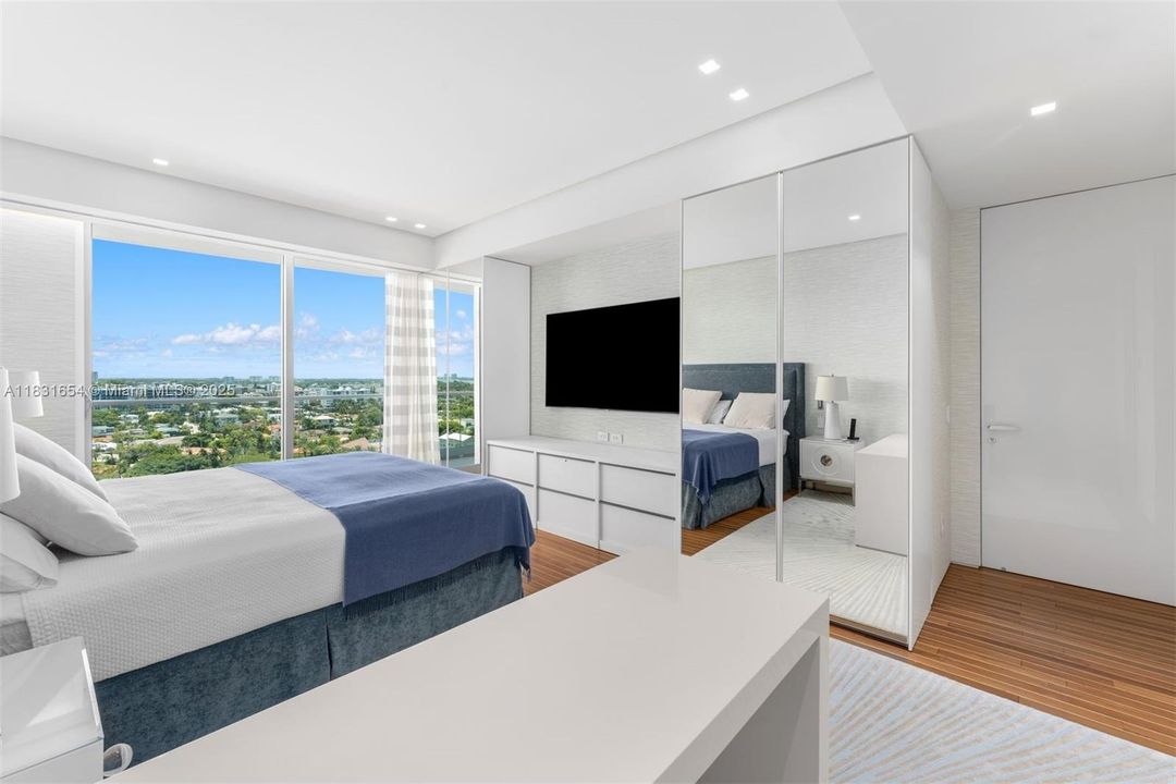 For Sale: $29,995,000 (5 beds, 6 baths, 6726 Square Feet)