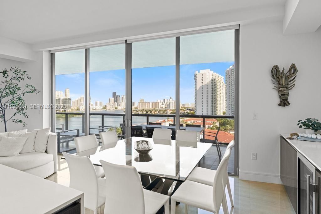 待售: $1,790,000 (3 贝兹, 4 浴室, 2275 平方英尺)