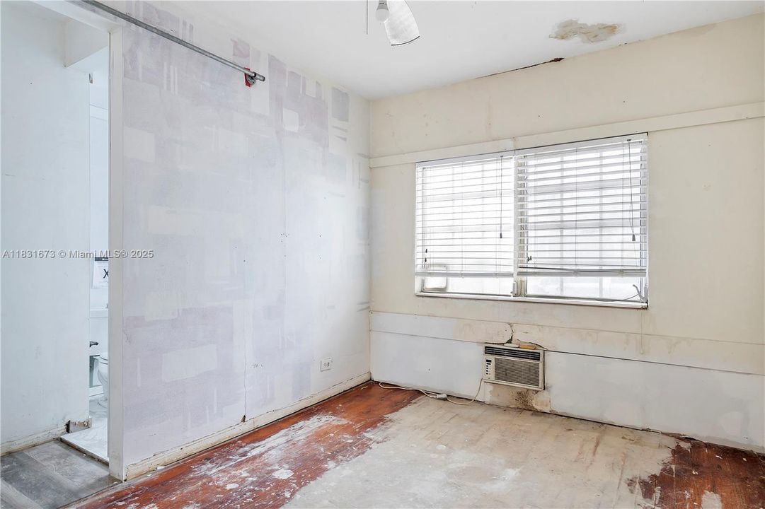 For Sale: $190,000 (1 beds, 1 baths, 550 Square Feet)