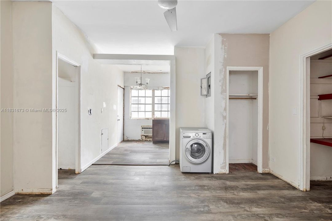 For Sale: $190,000 (1 beds, 1 baths, 550 Square Feet)