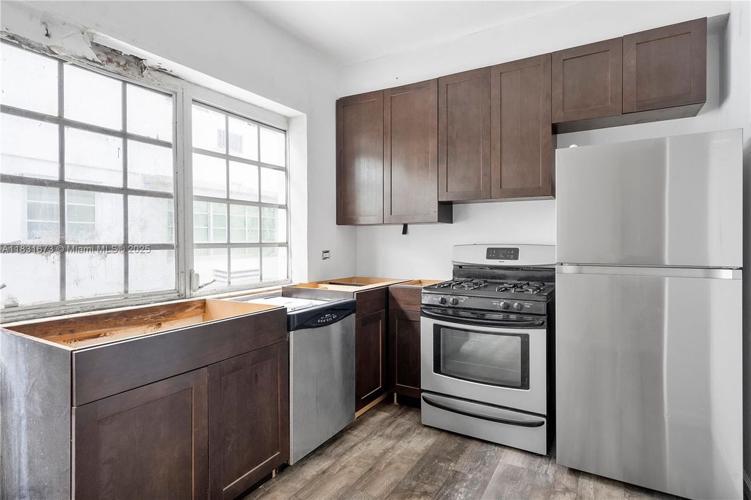 For Sale: $190,000 (1 beds, 1 baths, 550 Square Feet)