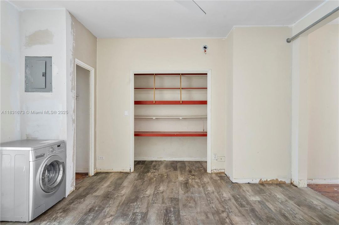 For Sale: $190,000 (1 beds, 1 baths, 550 Square Feet)