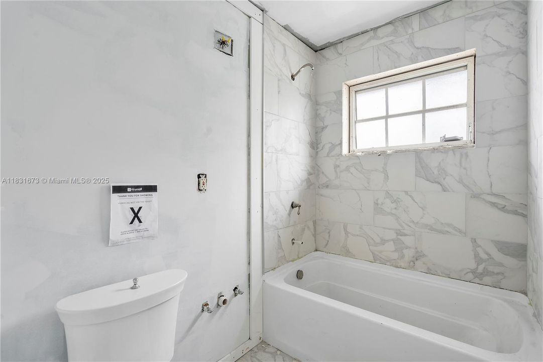 For Sale: $190,000 (1 beds, 1 baths, 550 Square Feet)