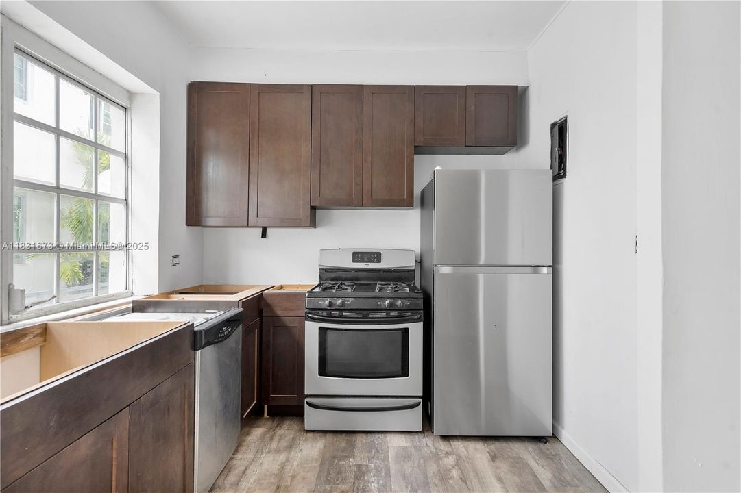 For Sale: $190,000 (1 beds, 1 baths, 550 Square Feet)