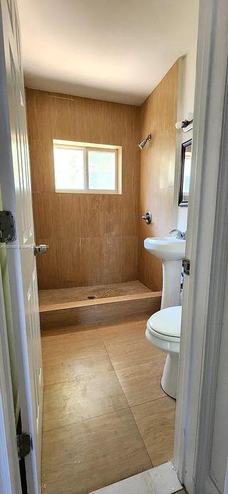 Под контрактом: $1,299 (0 спален, 1 ванн, 1630 Квадратных фут)