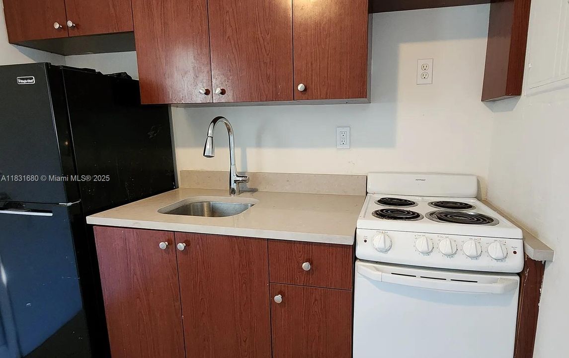 Под контрактом: $1,299 (0 спален, 1 ванн, 1630 Квадратных фут)