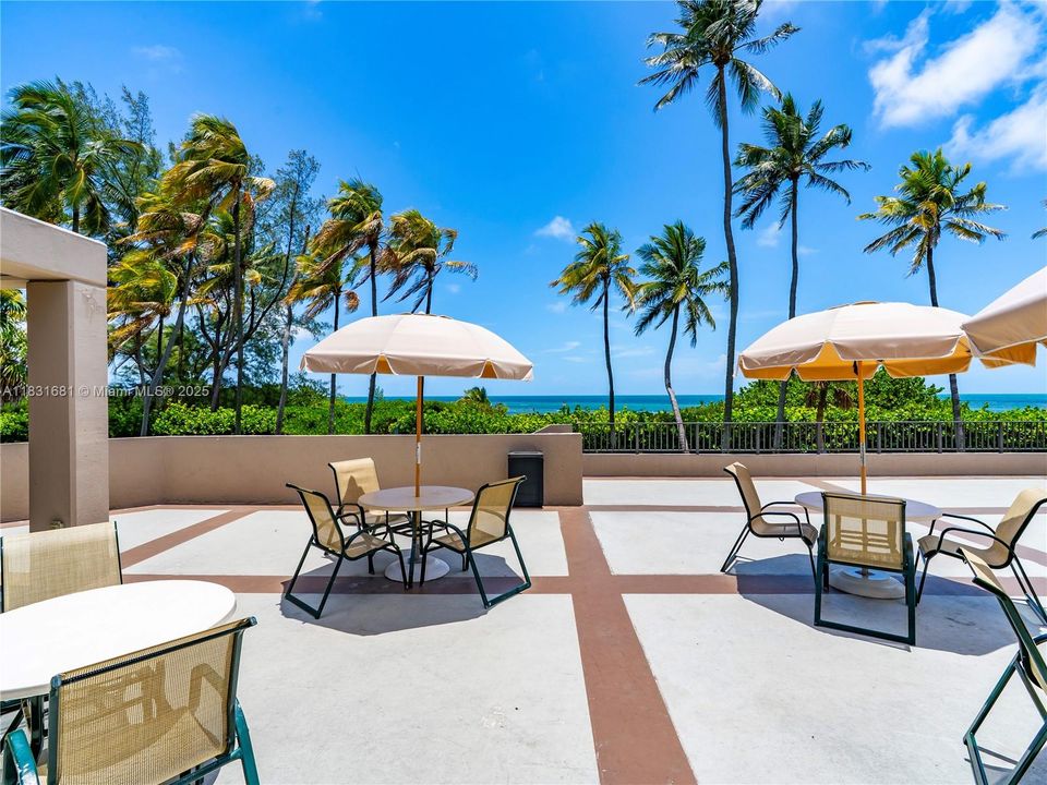 Bar / Restaurant on the beach