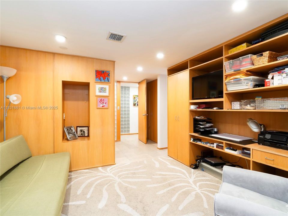 Recently Sold: $1,200,000 (4 beds, 3 baths, 1820 Square Feet)