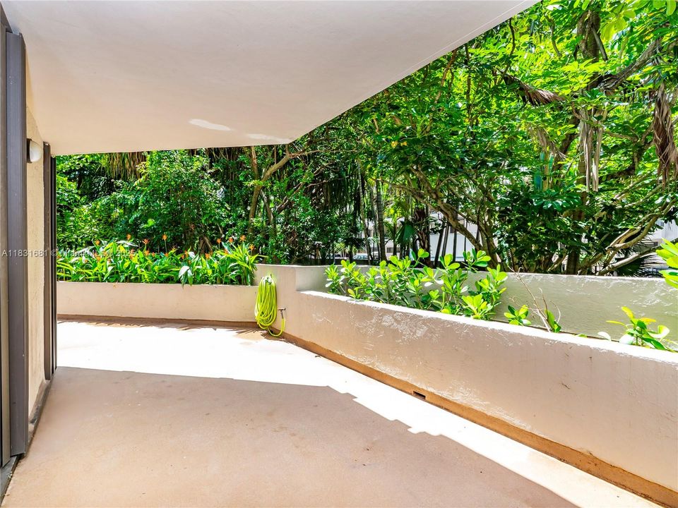 Recently Sold: $1,200,000 (4 beds, 3 baths, 1820 Square Feet)