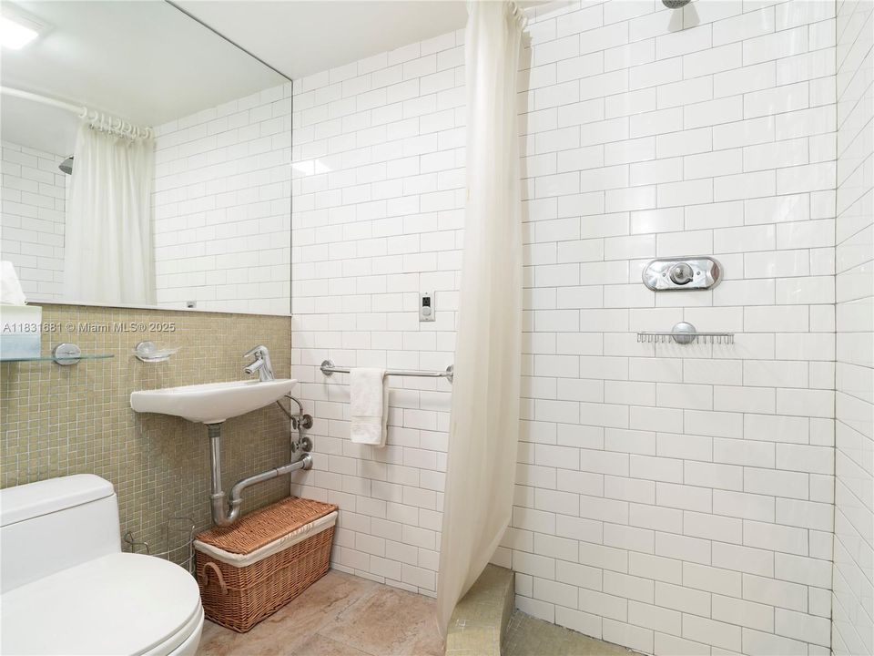 Recently Sold: $1,200,000 (4 beds, 3 baths, 1820 Square Feet)