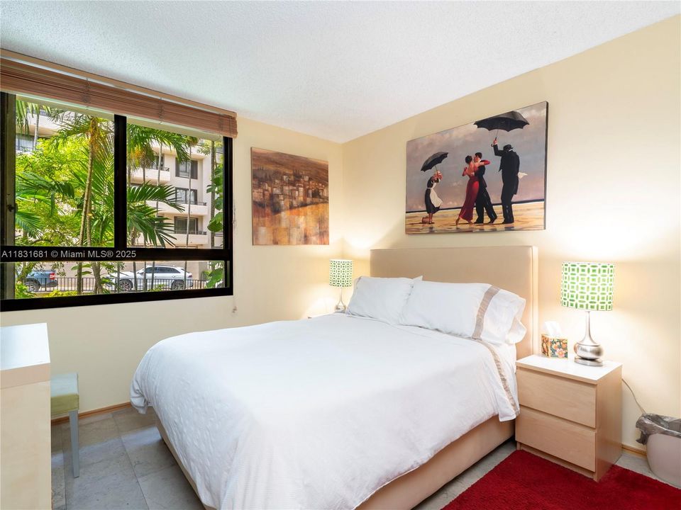 Recently Sold: $1,200,000 (4 beds, 3 baths, 1820 Square Feet)