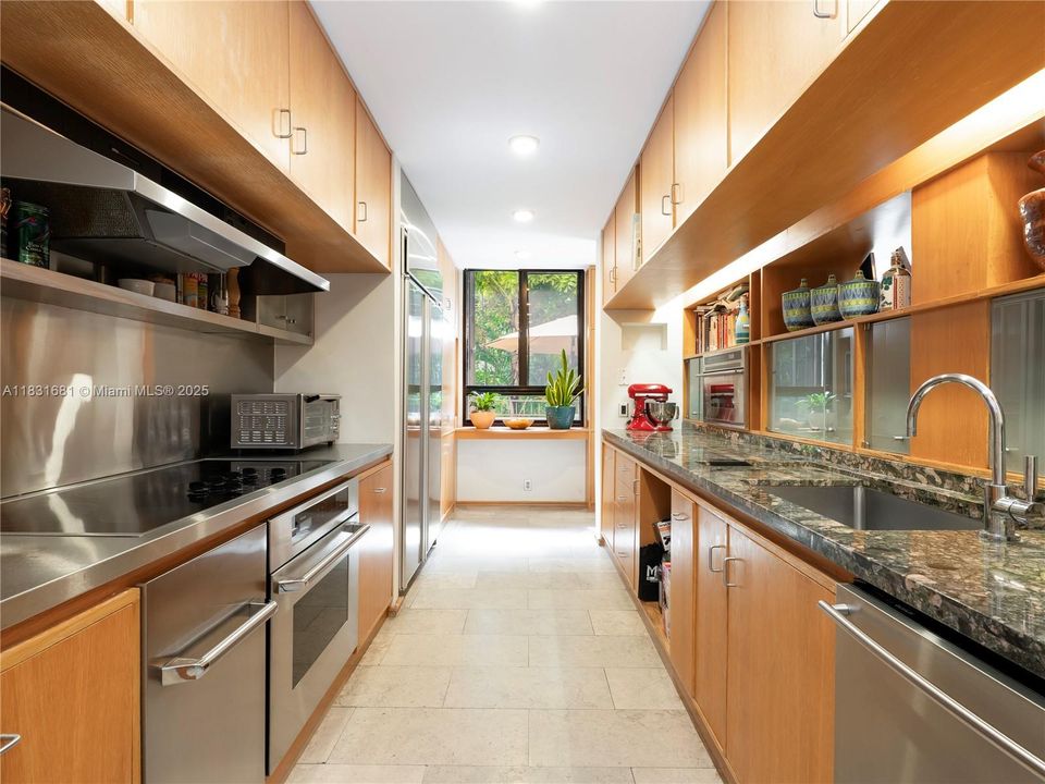 Recently Sold: $1,200,000 (4 beds, 3 baths, 1820 Square Feet)