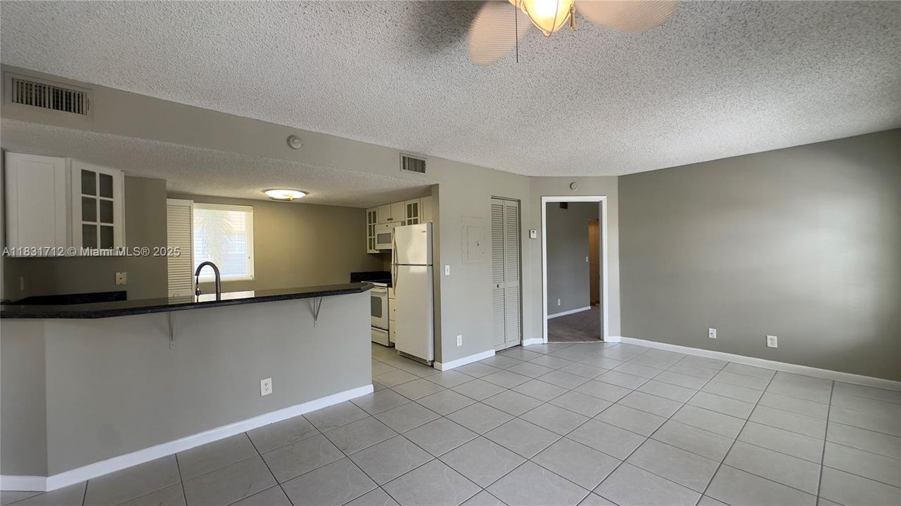 Vendido Recientemente: $179,999 (1 camas, 1 baños, 746 Pies cuadrados)