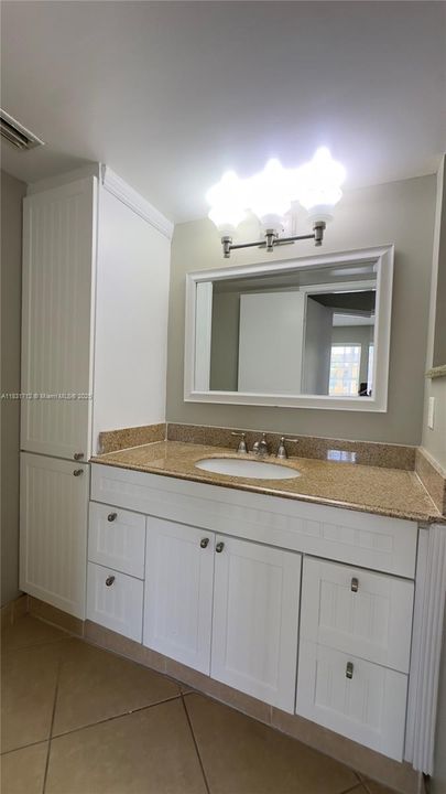 Vendido Recientemente: $179,999 (1 camas, 1 baños, 746 Pies cuadrados)