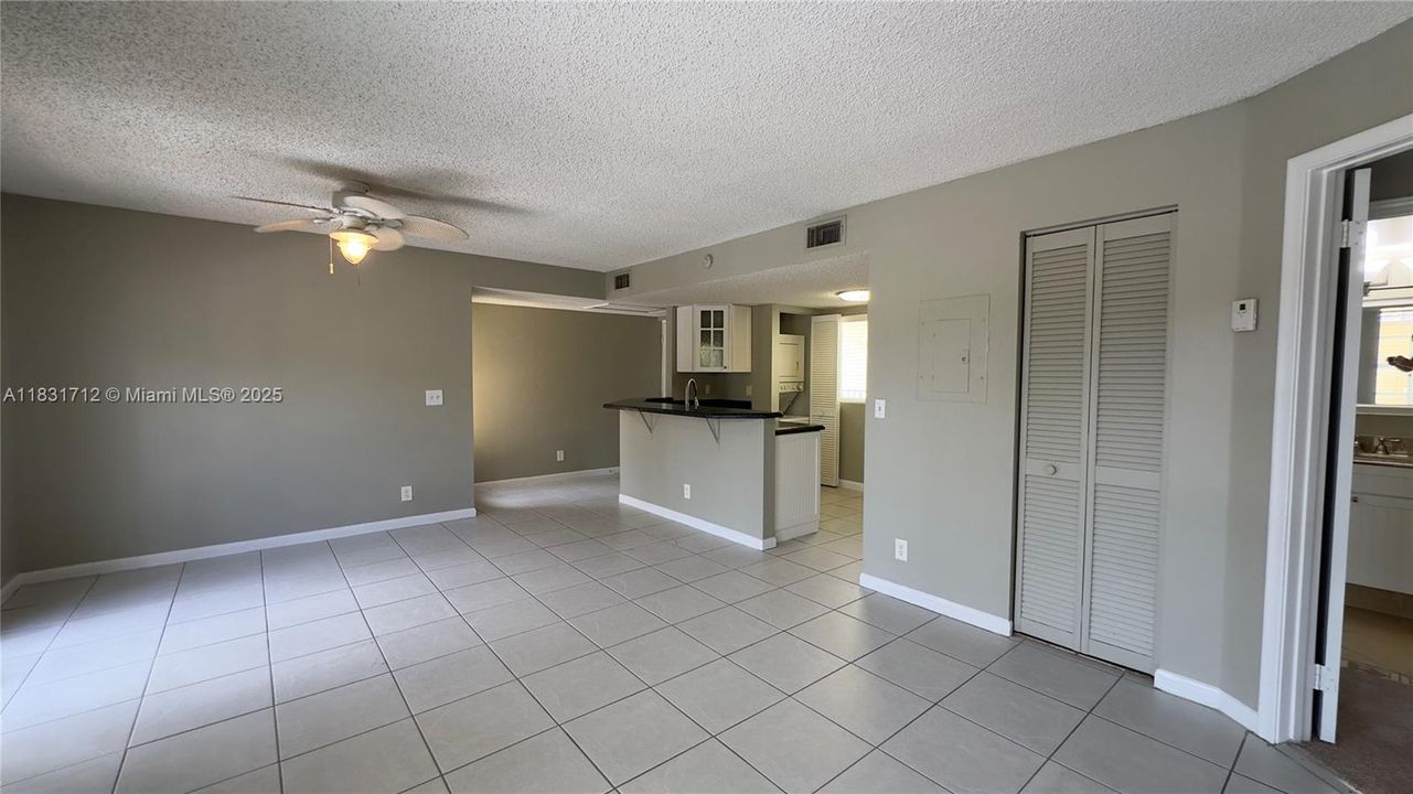 Vendido Recientemente: $179,999 (1 camas, 1 baños, 746 Pies cuadrados)