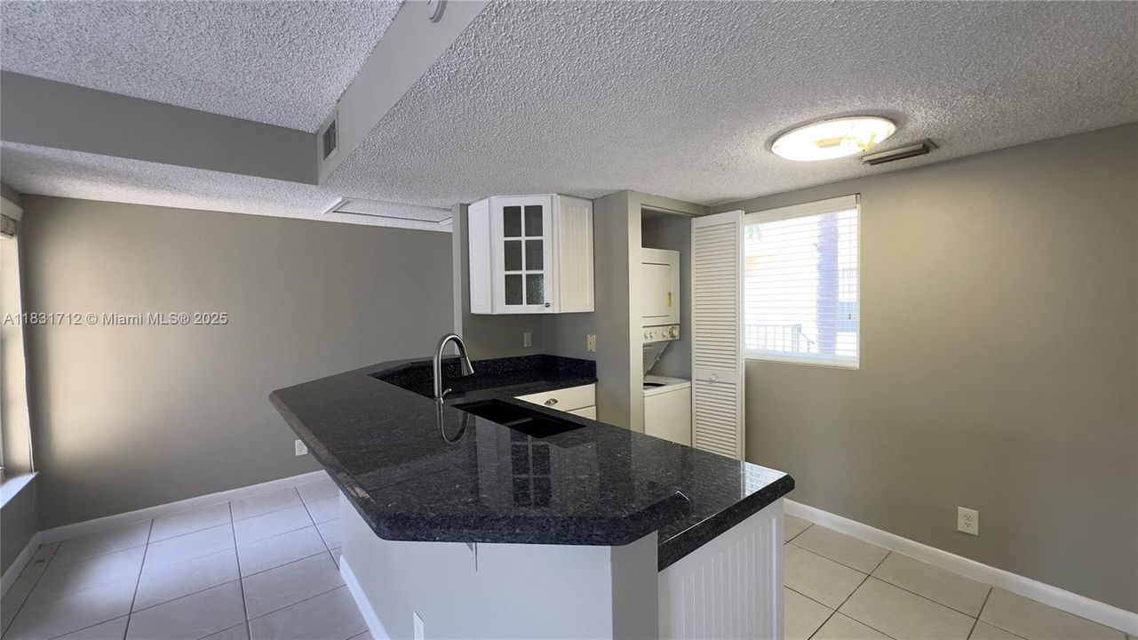 Vendido Recientemente: $179,999 (1 camas, 1 baños, 746 Pies cuadrados)