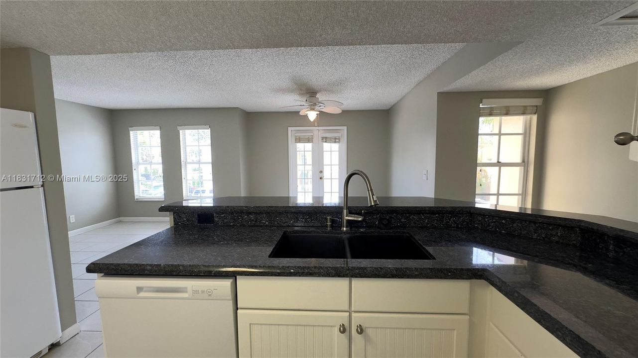 Vendido Recientemente: $179,999 (1 camas, 1 baños, 746 Pies cuadrados)