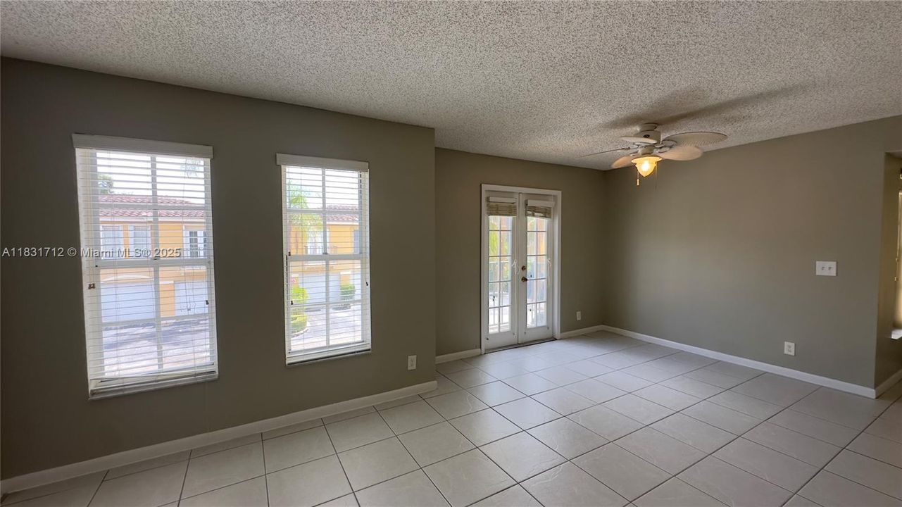 Vendido Recientemente: $179,999 (1 camas, 1 baños, 746 Pies cuadrados)