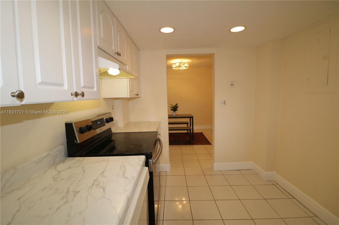 Recently Sold: $320,000 (3 beds, 2 baths, 1266 Square Feet)