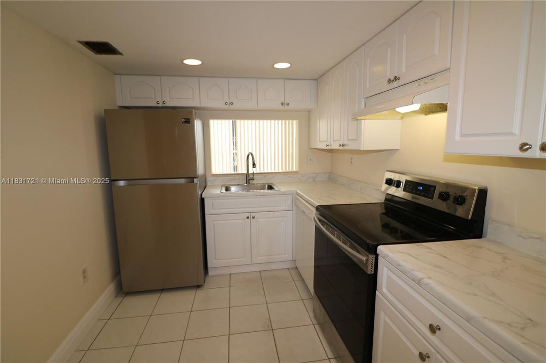 Recently Sold: $320,000 (3 beds, 2 baths, 1266 Square Feet)