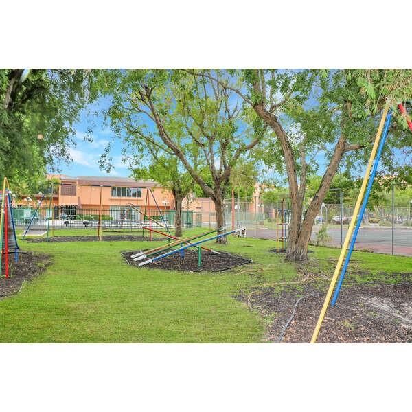 Recently Sold: $320,000 (3 beds, 2 baths, 1266 Square Feet)