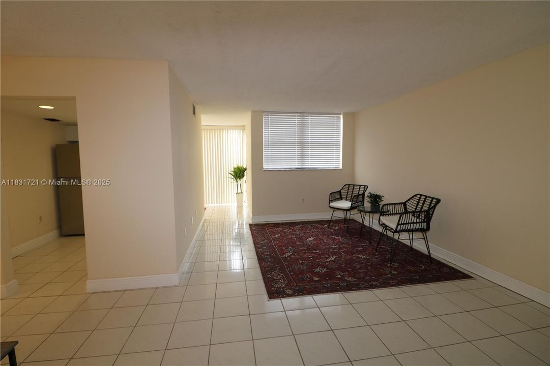 Recently Sold: $320,000 (3 beds, 2 baths, 1266 Square Feet)