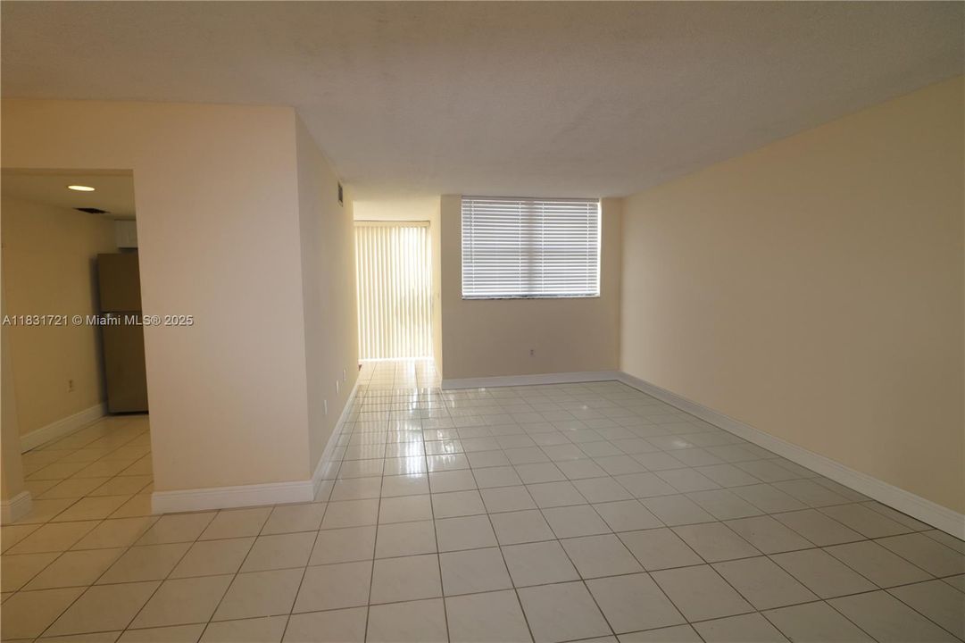 Recently Sold: $320,000 (3 beds, 2 baths, 1266 Square Feet)