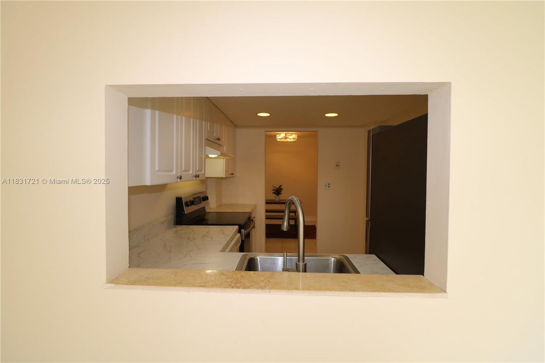 Recently Sold: $320,000 (3 beds, 2 baths, 1266 Square Feet)