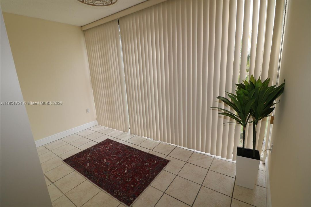 Recently Sold: $320,000 (3 beds, 2 baths, 1266 Square Feet)