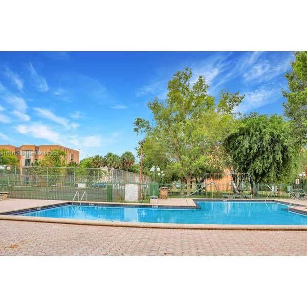 Recently Sold: $320,000 (3 beds, 2 baths, 1266 Square Feet)