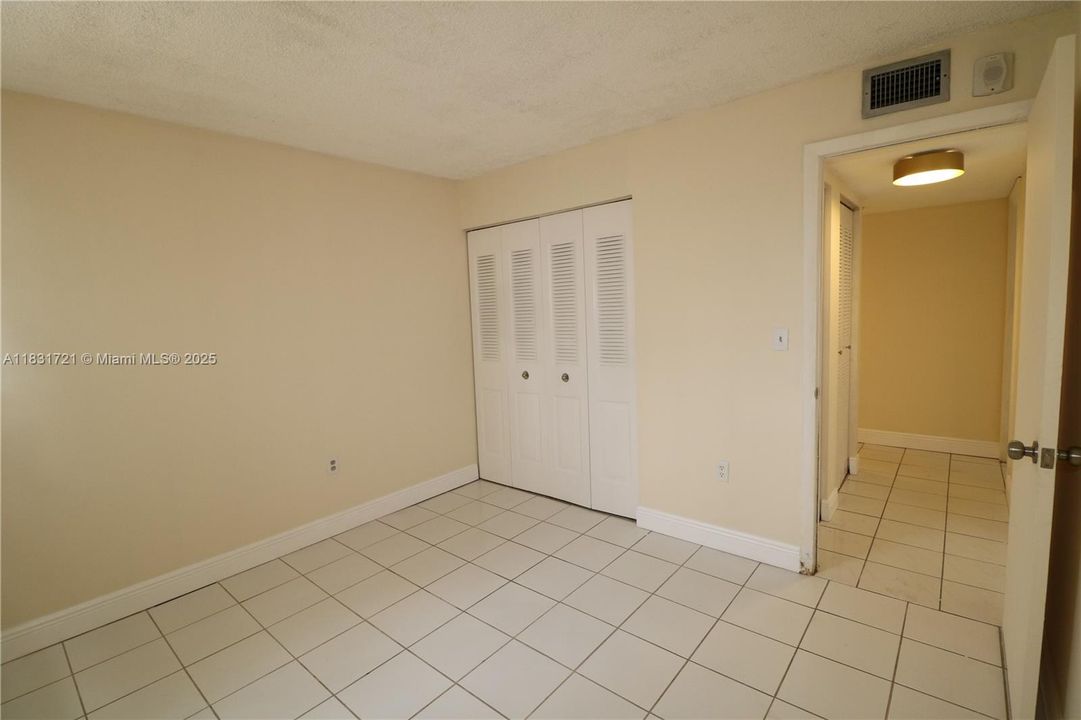 Recently Sold: $320,000 (3 beds, 2 baths, 1266 Square Feet)