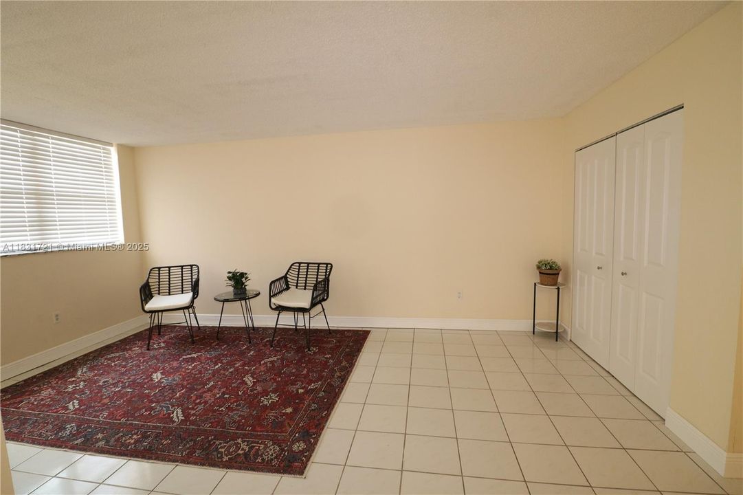 Recently Sold: $320,000 (3 beds, 2 baths, 1266 Square Feet)