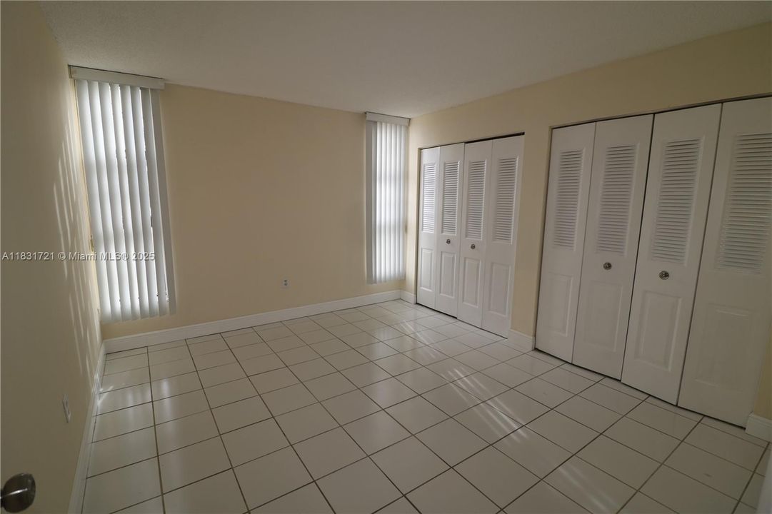 Recently Sold: $320,000 (3 beds, 2 baths, 1266 Square Feet)