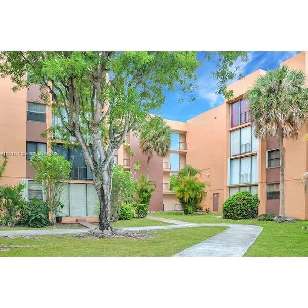 Recently Sold: $320,000 (3 beds, 2 baths, 1266 Square Feet)