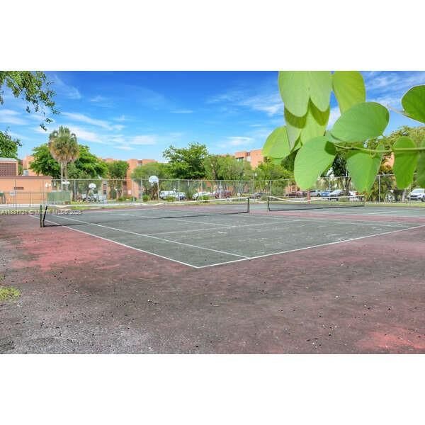 Recently Sold: $320,000 (3 beds, 2 baths, 1266 Square Feet)