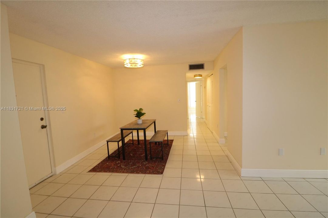 Recently Sold: $320,000 (3 beds, 2 baths, 1266 Square Feet)