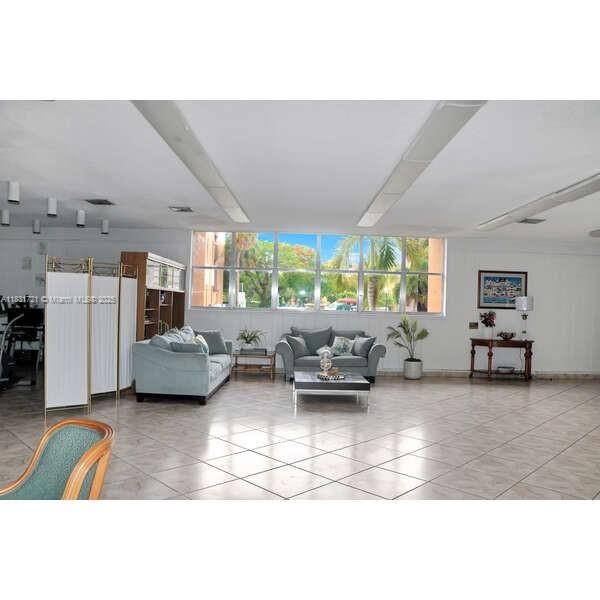 Recently Sold: $320,000 (3 beds, 2 baths, 1266 Square Feet)