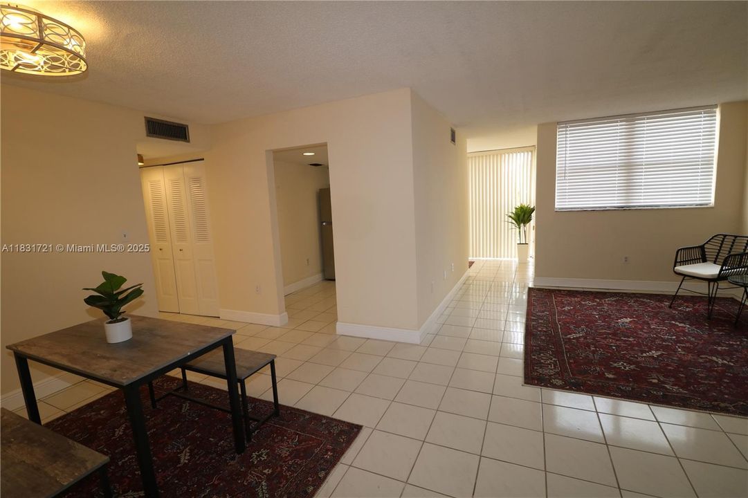 Recently Sold: $320,000 (3 beds, 2 baths, 1266 Square Feet)