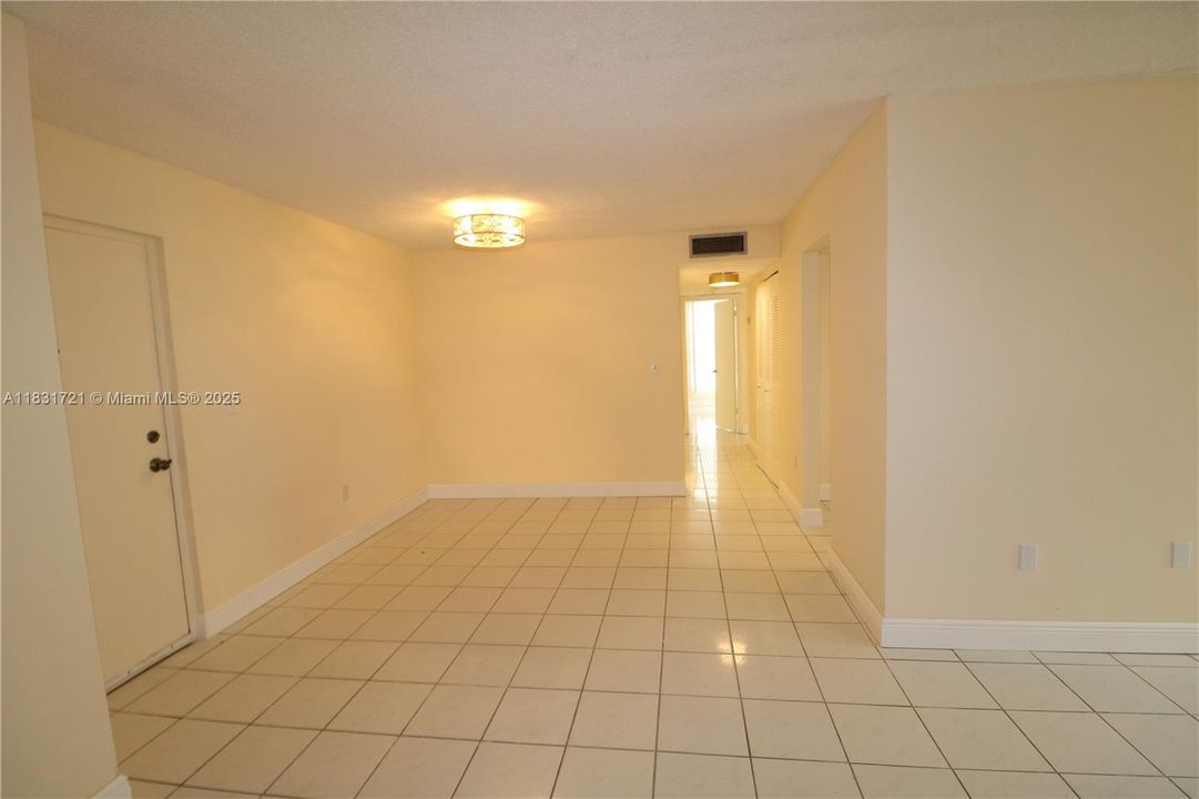 Recently Sold: $320,000 (3 beds, 2 baths, 1266 Square Feet)