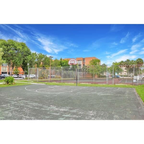 Recently Sold: $320,000 (3 beds, 2 baths, 1266 Square Feet)