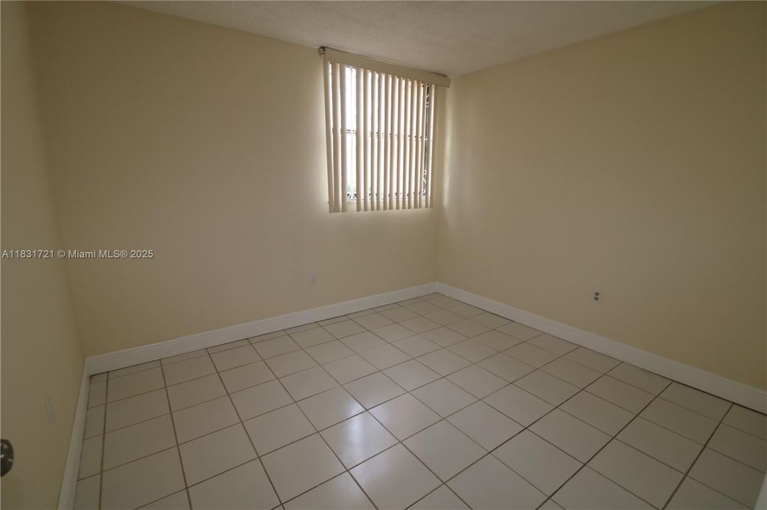 Recently Sold: $320,000 (3 beds, 2 baths, 1266 Square Feet)