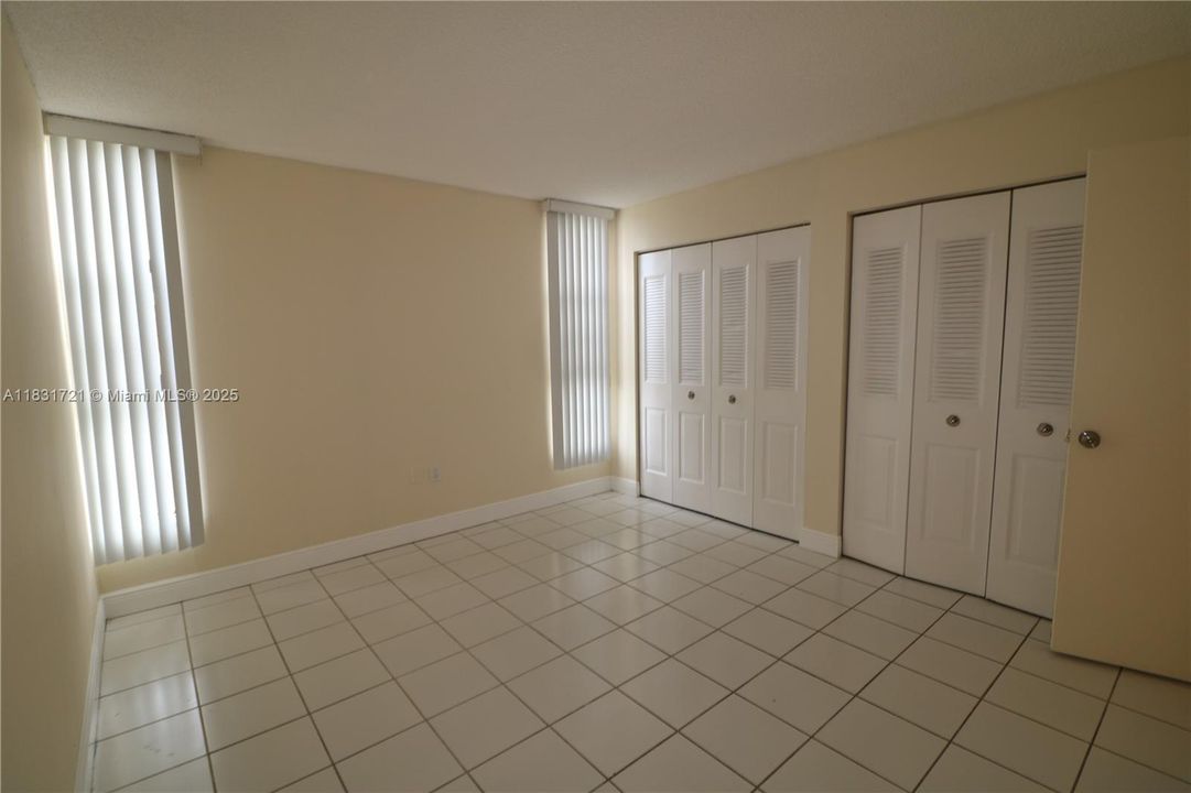 Recently Sold: $320,000 (3 beds, 2 baths, 1266 Square Feet)