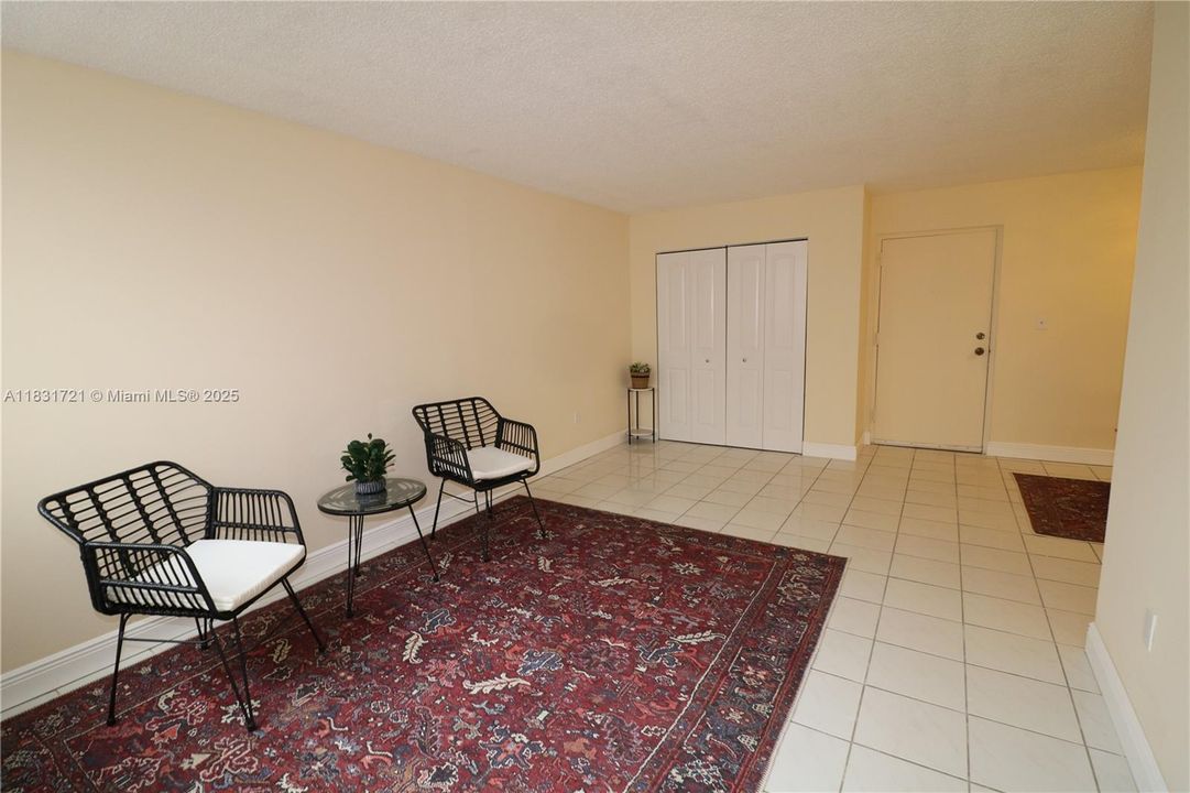 Recently Sold: $320,000 (3 beds, 2 baths, 1266 Square Feet)