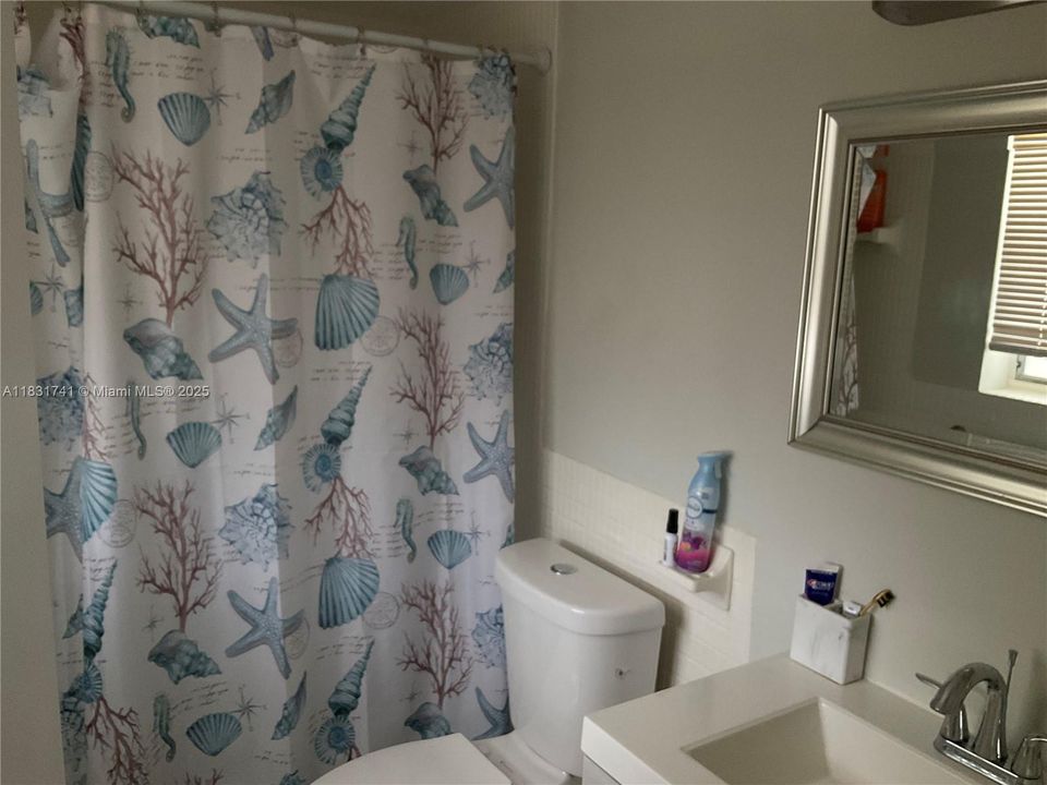 合同活跃: $1,899 (1 贝兹, 1 浴室, 700 平方英尺)