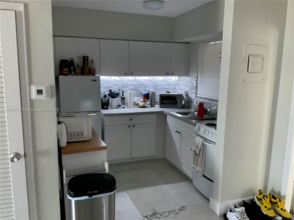 合同活跃: $1,899 (1 贝兹, 1 浴室, 700 平方英尺)